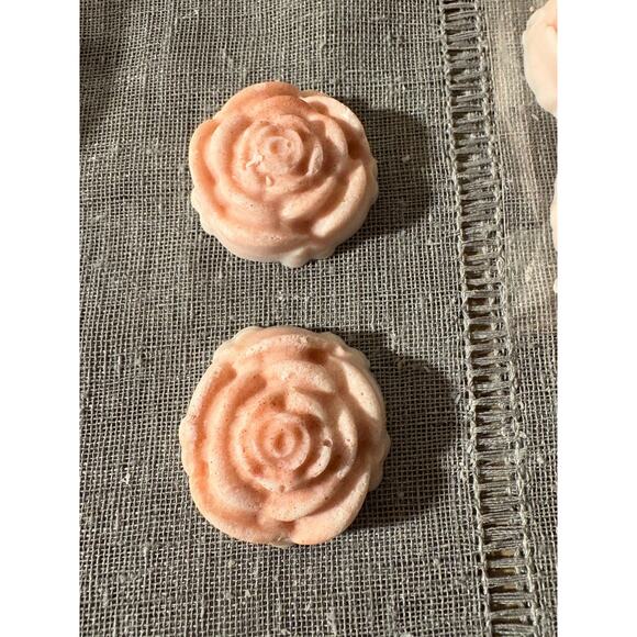 Exfolia Essence 6 Handcrafted Wax Aroma Rose Shaped Melts made with Soy or Bees - Picture 2 of 6